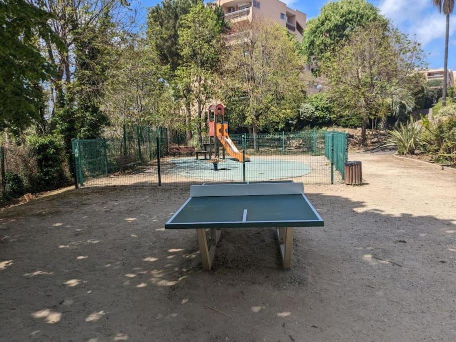 Appartement Vue Mer Sur Les Hauteurs De Nizza Esterno foto